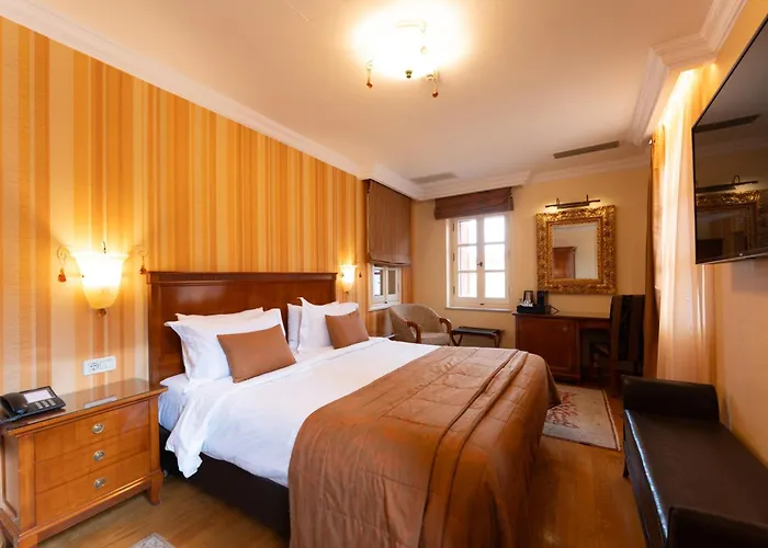 Aetoma Hotel