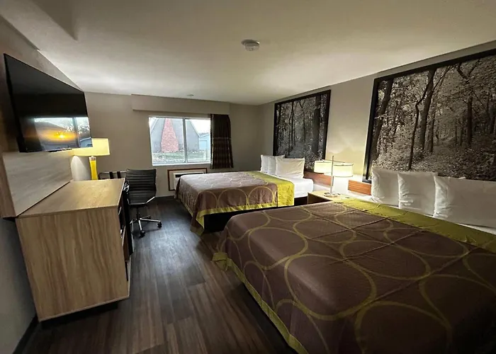 Super 8 By Wyndham Pella