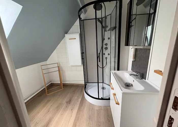 Logis Hotel- Restaurant Le Relais Guillaume De Normandy-Parking Gratuit--Vue Baie Terrasse-Calme-Bornes Electrique-Local Velos Securise-Acces Chambres Sans Acsenceur