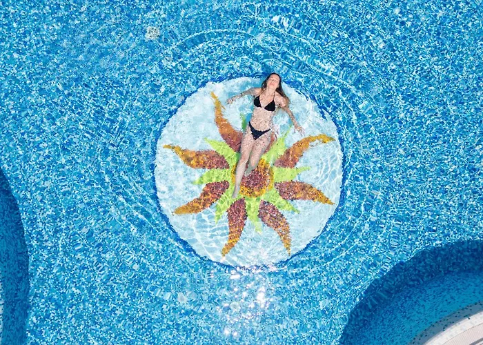 Hotel Jerry - Beachfront & Private Pool