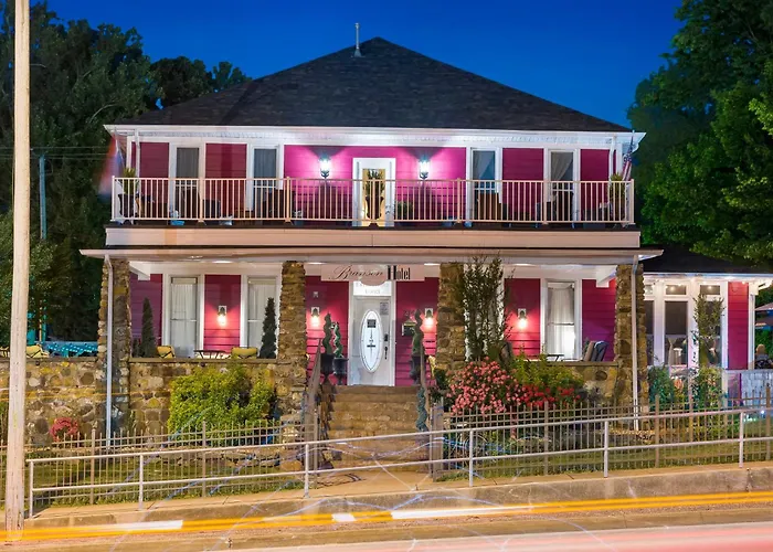 Dreams2Reality | Historic Branson Hotel - Serendipity Room - Downtown