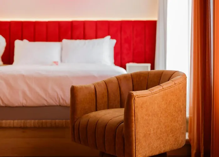 Rose Hotel Invisible