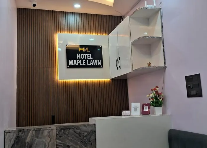 Hotel Maple Lawn