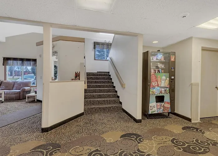 King Bed, Jacuzzi, Private Balcony By Gull Lake