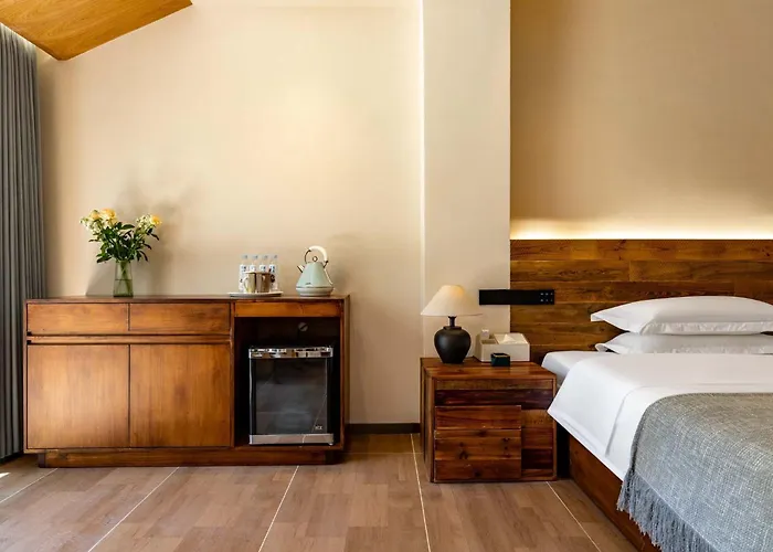 Jade Peak Hot Spring Villa