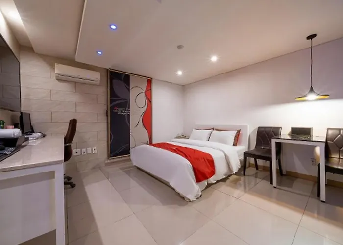 R Hotel