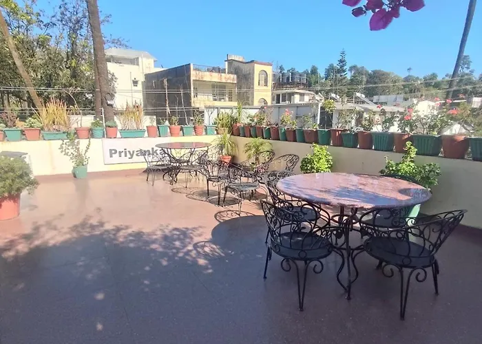 Hotel Priyanka - 750 Metres From Nakki Lake Near Bus Stand