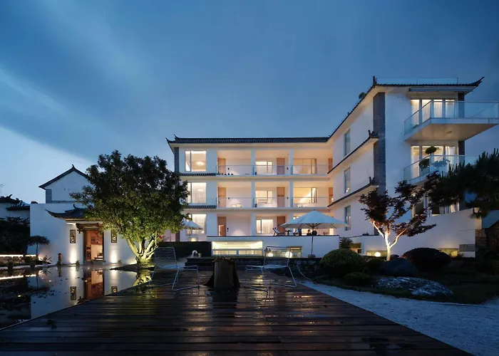 The Windyard Kazan Onsen Hotel-Private Hot Spring Bathtub Close To South Gate Of Dali Ancient Town - Free Pick-Up From Airport & Railway Station For 3 Nights