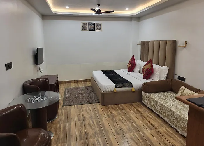 Hotel Parth Luxurious