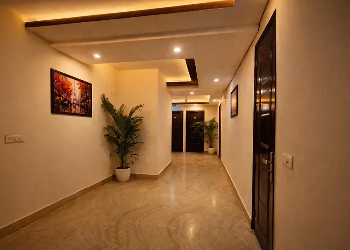 Hotel Oxygen Crown-Couple Friendly-Noida Sector 19