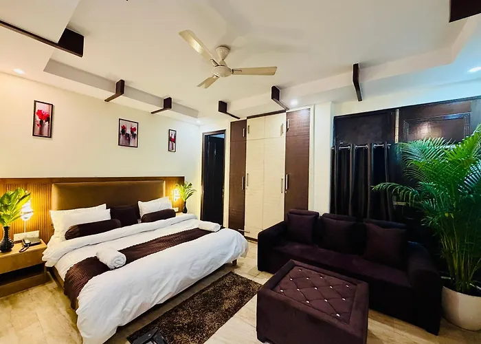 Hotel Oxygen Crown-Couple Friendly-Noida Sector 19
