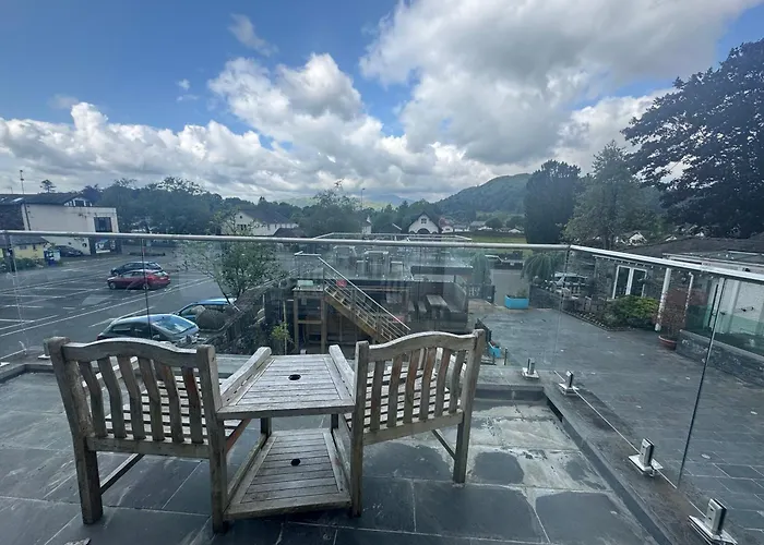 Waterhead Bath Suites - Parking And Light Breakfast