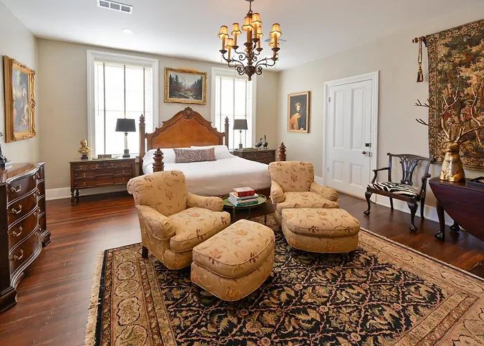 Magnolia Hall - Henderson Suite - King Suite