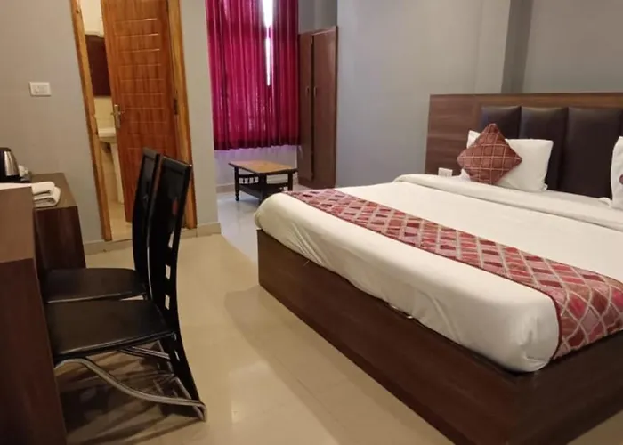 Hotel Haya Palace View King And Restaurant - Parking - Gym Facility With Mountain View Room In Bhimtal