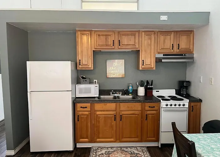 Legend Oaks Fish Camp Rooms 1-6