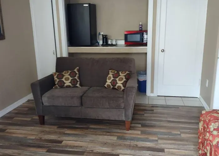 Elma Lodge And Suites