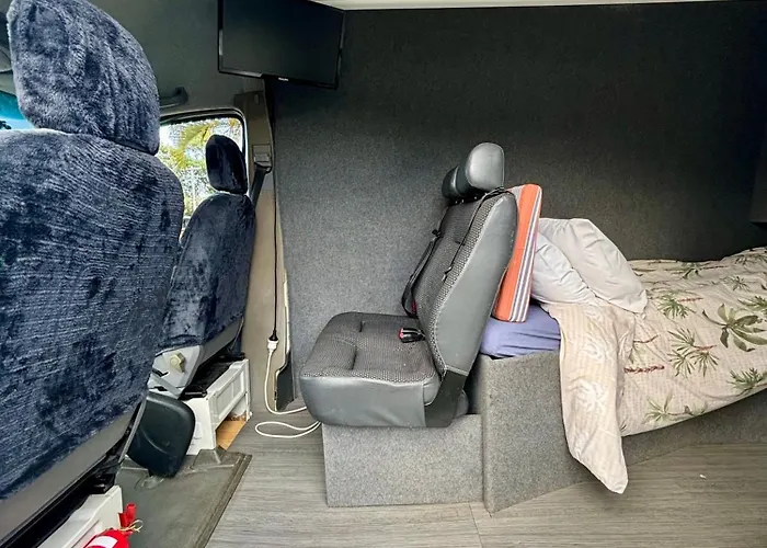 Vw Crafter - Wendy - Off-Grid-Sleeps 3 - Beach Ready