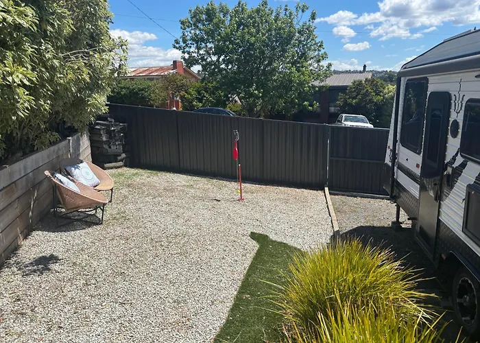 Modern 4 Berth Van Close To Cbd