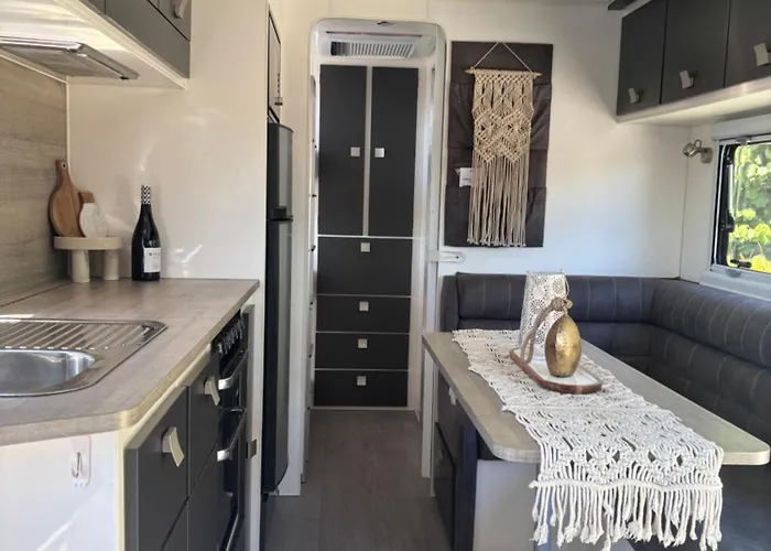 Modern 4 Berth Van Close To Cbd