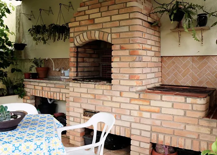 Suíte em Casa Pé na Areia em Itanhaém Ideal para Casais, Acomoda até 3 Pessoas, Churrasqueira, Wi-Fi e Vaga de Garagem