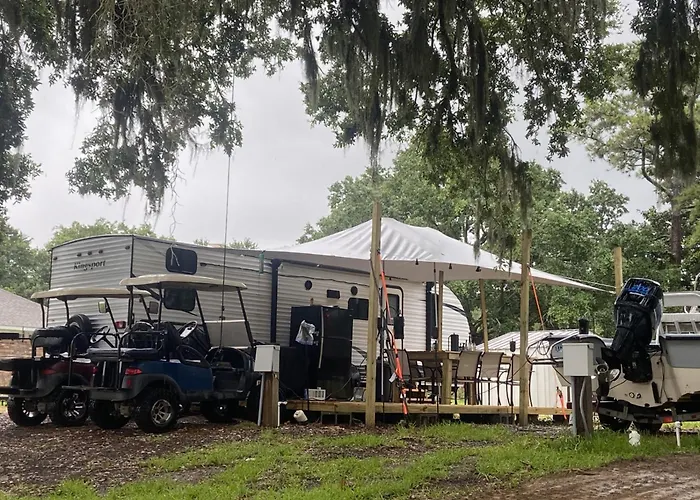 Legend Oaks Fish Camp Rooms 1-6