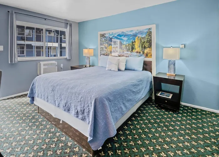 Bluebird Day Inn & Suites