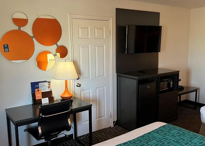 Howard Johnson By Wyndham St. George Hotel & Suites
