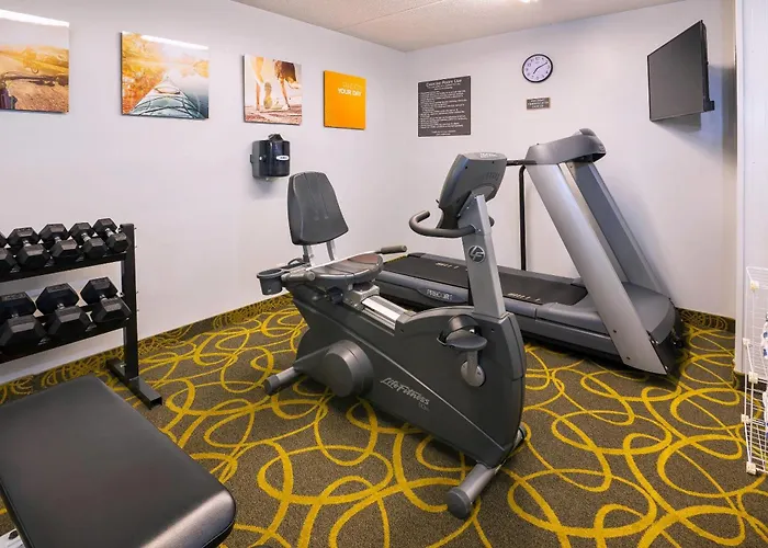 Comfort Hotel & Suites