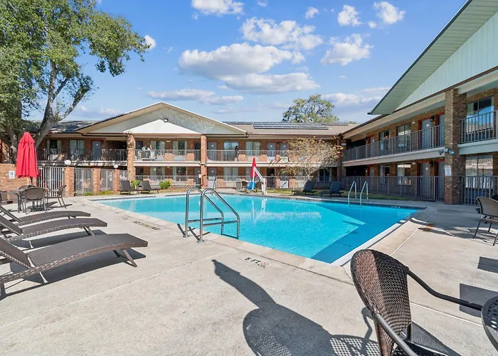 Ramada By Wyndham Temple Terrace/Tampa North