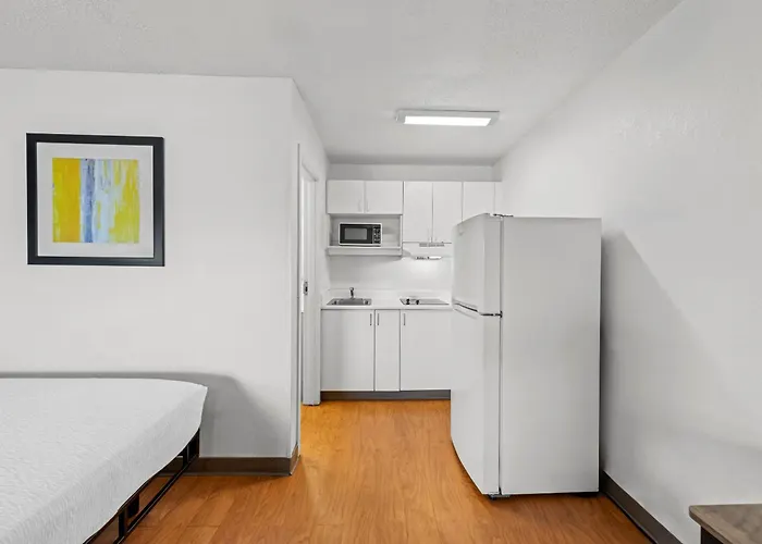Birch Hill Suites Kansas City - Independence
