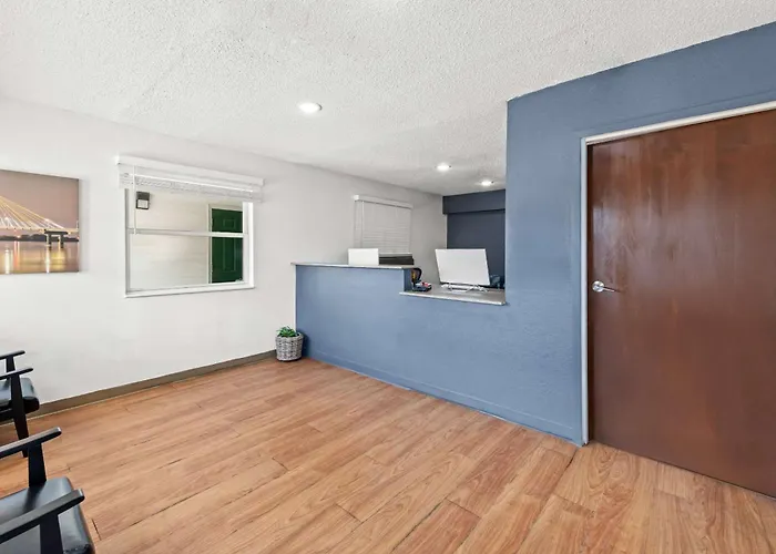 Birch Hill Suites Kansas City - Independence