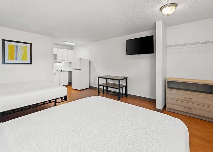 Birch Hill Suites Kansas City - Independence