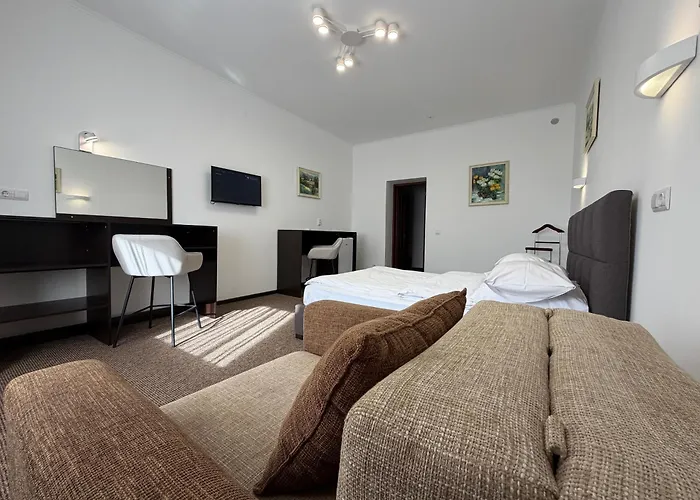 Erney Laz Hotel