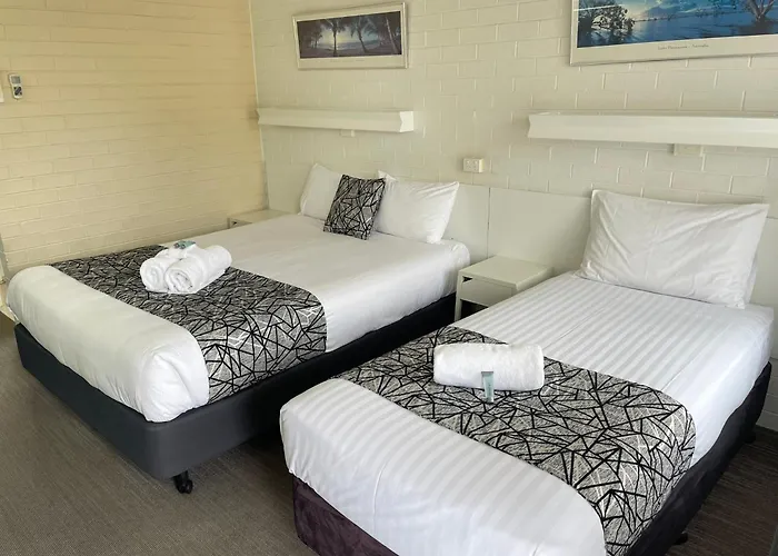 Coastal Bay Motel