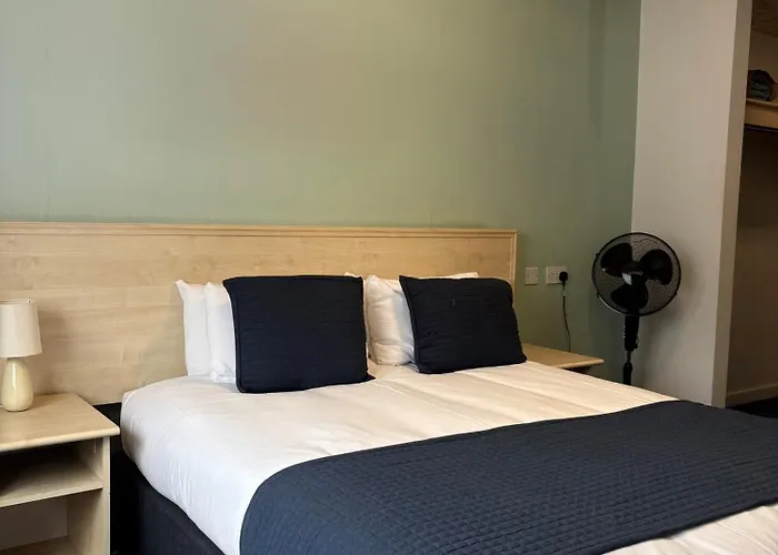 Sandown Park Lodge