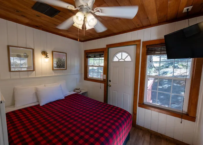 Shaver Lake Village Hotel