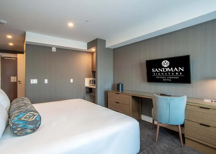 Sandman Signature Ottawa Airport Hotel