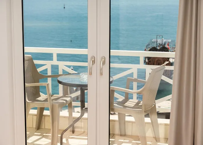Sun N Blue Hotel