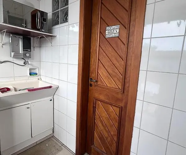 Alugo quarto com internet
