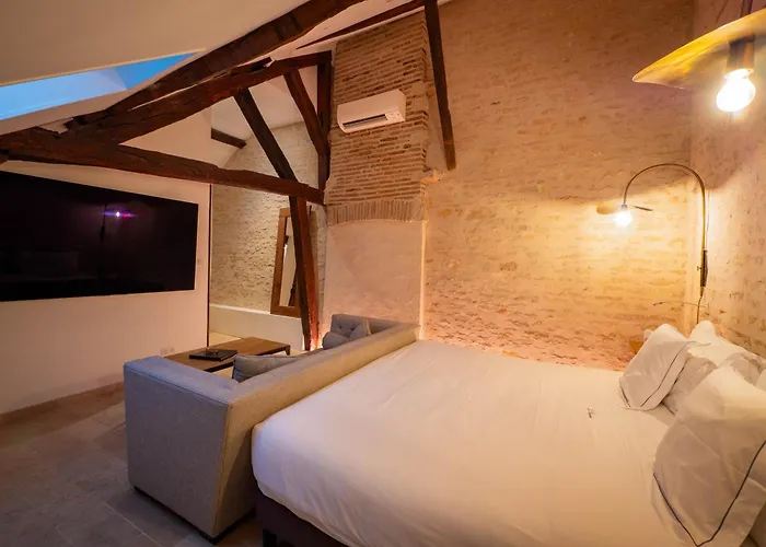 Les Remparts Hotels Et Demeures Historiques