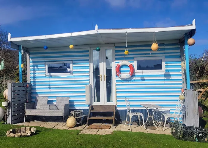 Treguth Glamping Unique Experience - Themed Huts