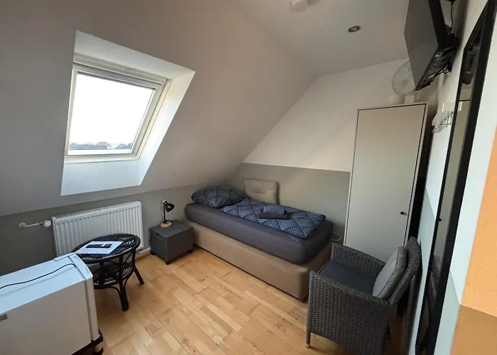 Zimmer-Bad-TV-Kühlschrank-14