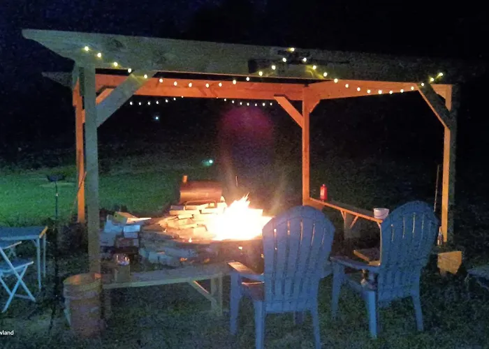 Cozy Camper At Howland'S Hideout