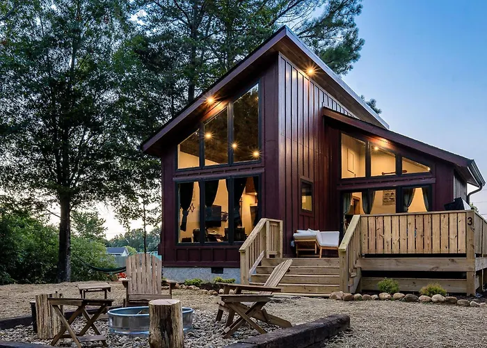 3 Cabins W/ Sauna, Hot Tubs, Pickleball, & Golf!
