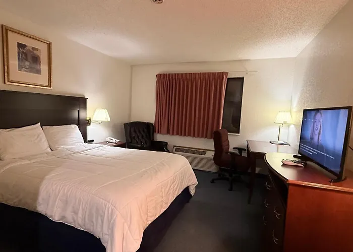Clarion Hometown Inn
