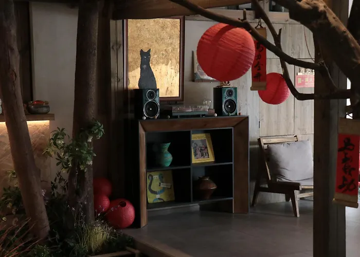 Shishe Spring Designer Homestay