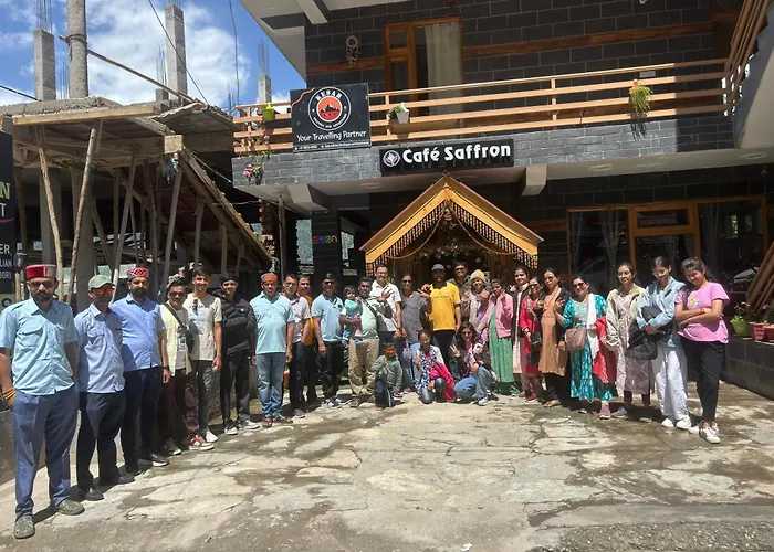 Cafe Saffron Sips & Stays - Alpine Suites Naggar Near Manali