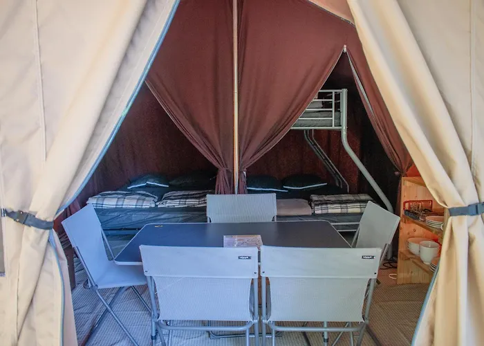 Camping Onlycamp Au Coeur Du Lac - Lac D'Annecy