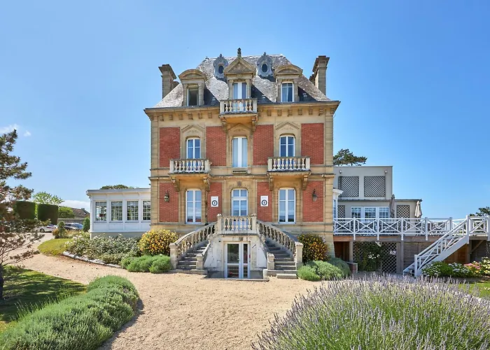 Les Villas D'Arromanches, Teritoria