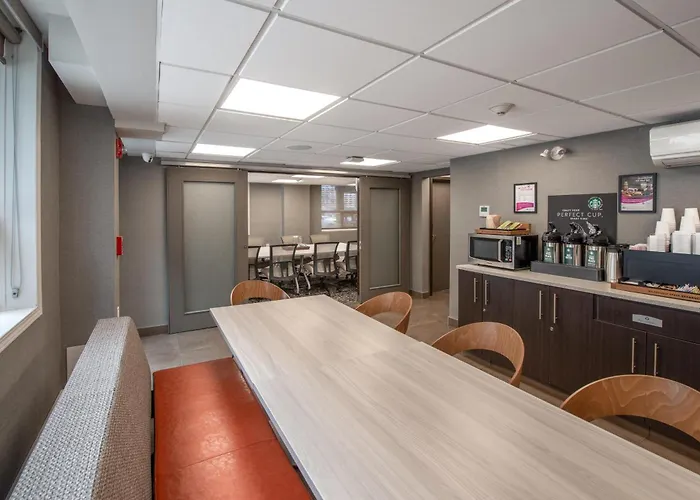Coast Calgary Downtown Hotel & Suites By Apa